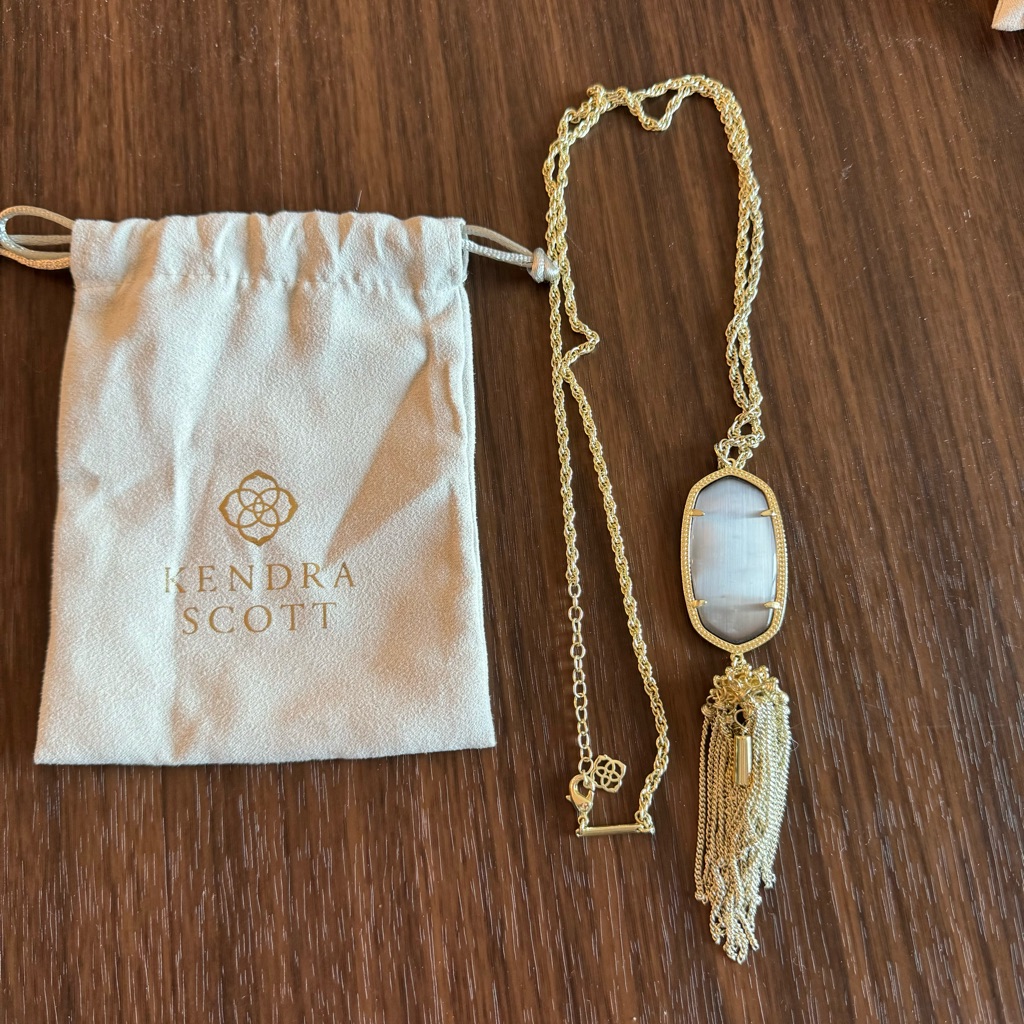 Kendra Scott Gold And White Pendant Necklace 30$
